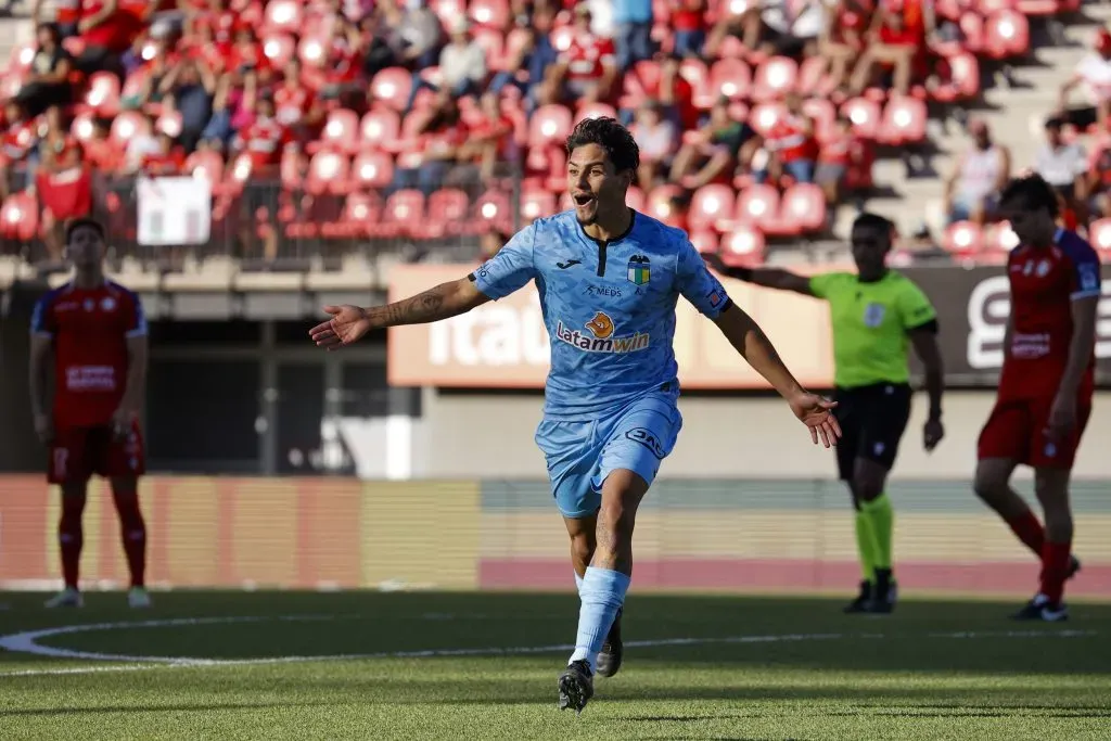 Yerko Leiva celebra el gol ante La Calera, el único que convirtió para O’Higgins al cabo de cinco meses. (Raul Zamora/Photosport).