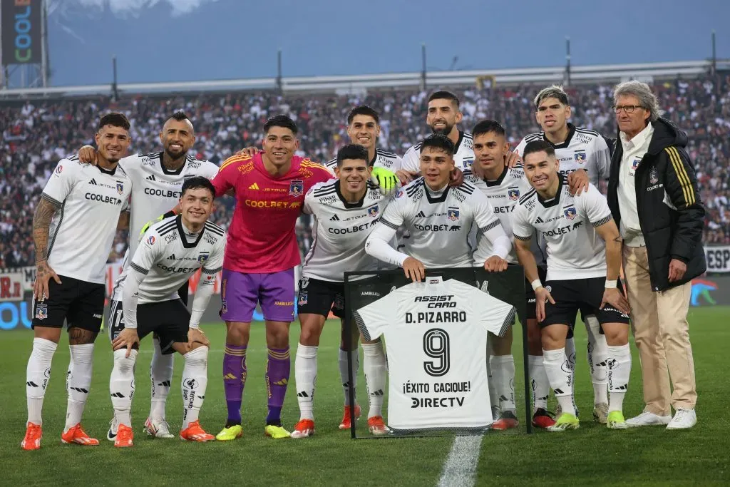 Damián Pizarro junto al equipo de Colo Colo