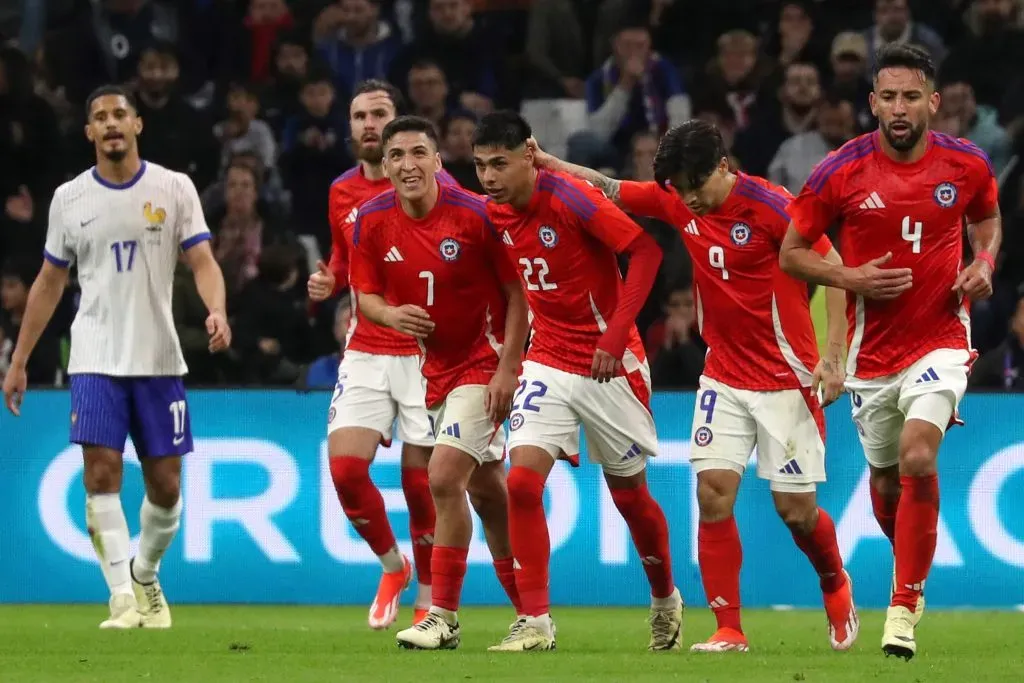Chile puede perder a Darío Osorio y Paulo Díaz para el amistoso con Paraguay. La Roja ruega para que estén bien en la Copa América. Foto: Photosport.