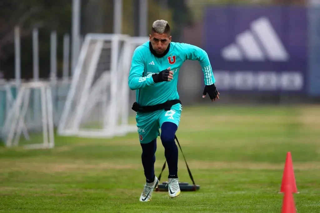 Leandro Fernández vuelve de Cancún a los trabajos en Universidad de Chile. Foto: U de Chile.