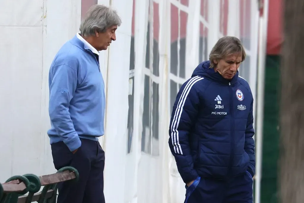 Manuel Pellegrini llegó hasta Juan Pinto Durán para compartir con Ricardo Gareca y, de paso, acercarse a Alexis Sánchez. Foto: Photosport.