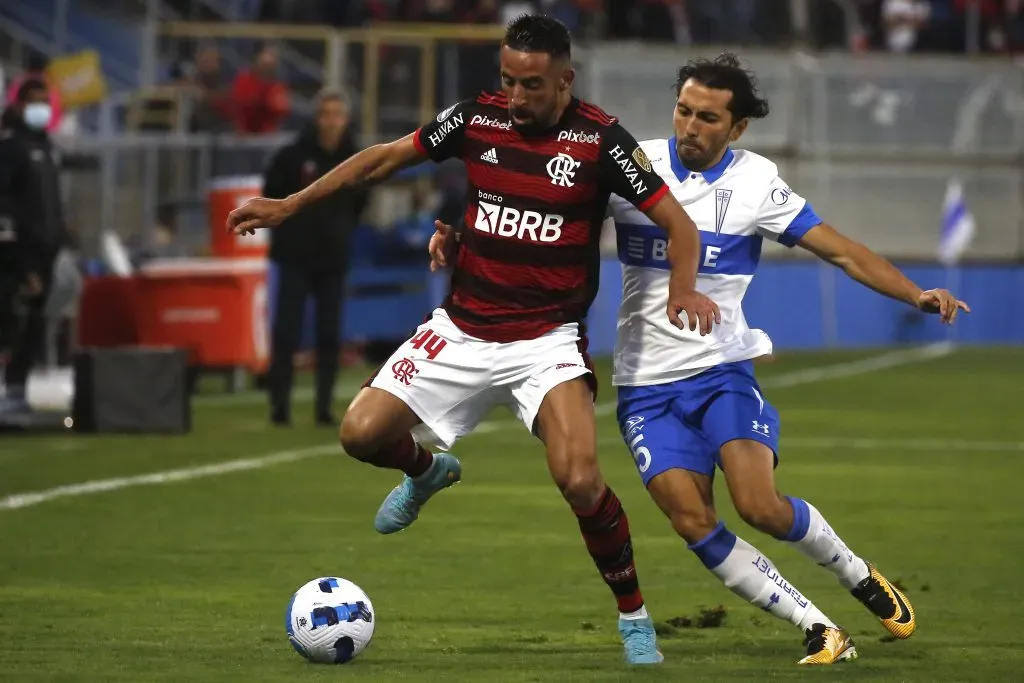 Isla jugando por Flamengo en la Copa Libertadores del 2022 ante la UC