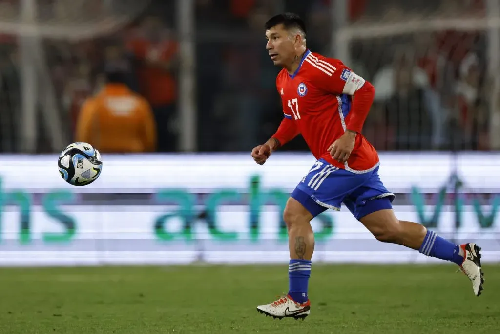 Medel fue el capitán de Chile con Eduardo Berizzo en la banca. Imagen: Photosport.