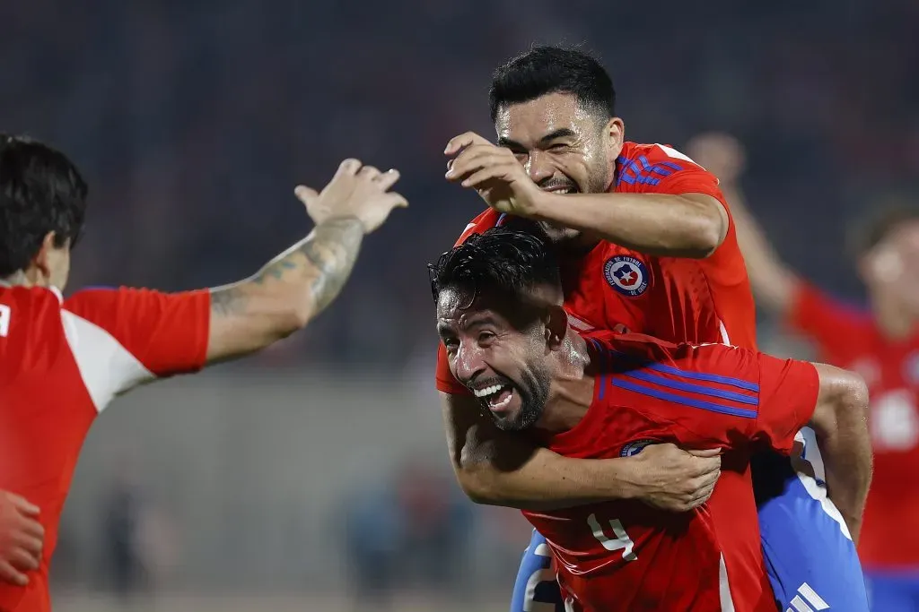 Mauricio Isla fue titular en la selección chilena. Foto: Carlos Parra /FFCH