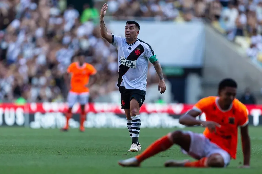 Medel dejará Vasco para jugar en Boca Juniors por un año y medio