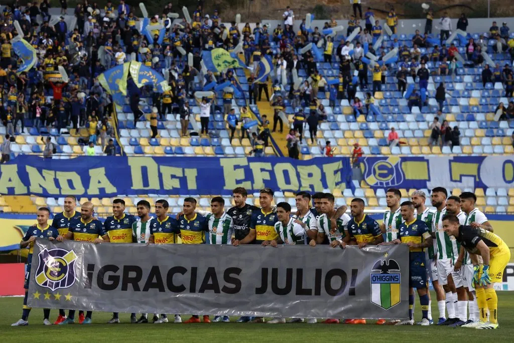 El homenaje de Everton a Julio Barroso. (Andres Pina/Photosport).