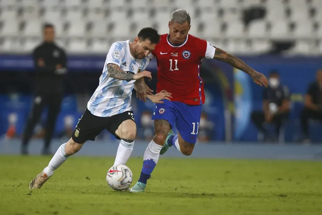 Guarello no tiene dudas: dice que Conmebol organiza la Copa América 2024 para Messi y si Chile llega a semifinales La roja jugará contra los árbitros.