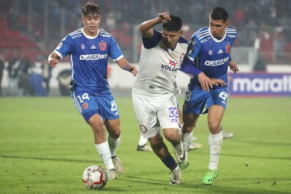 La U venció a Puente Alto y se mantiene con sus buenos resultados en la temporada. Foto: Jonnathan Oyarzun/Photosport