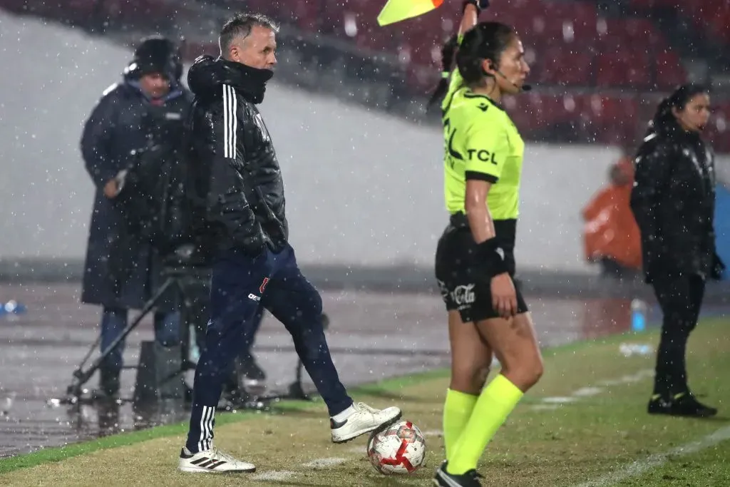 Gustavo Álvarez puso la pelota al suelo con la U y sus cortados. Foto: Jonnathan Oyarzun/Photosport