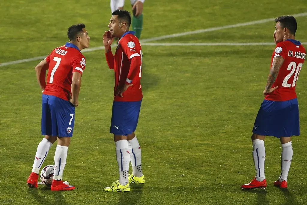 Amigos y, a veces, rivales: Gonzalo Jara y Alexis Sánchez | Photosport