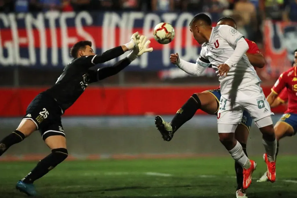 La U no quedó conforme con la cancha y la relación con Unión Española. Foto: Jonnathan Oyarzun/Photosport