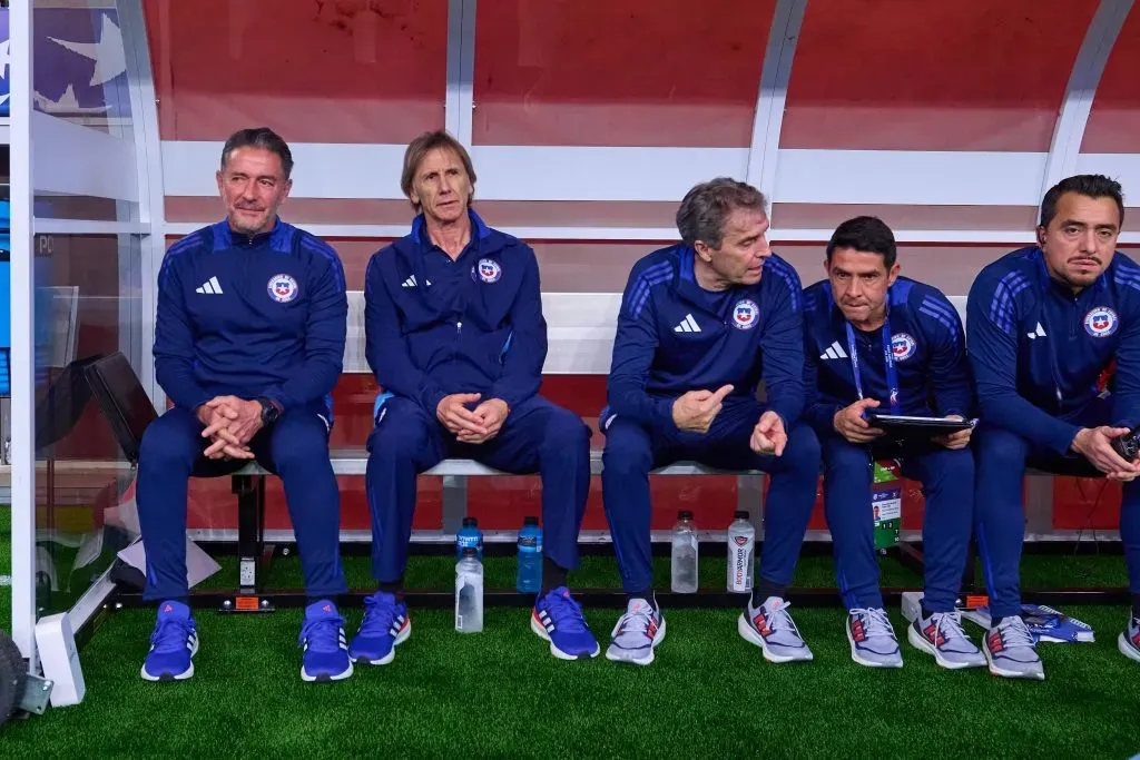 Ricardo Gareca y el cuerpo técnico de la Roja