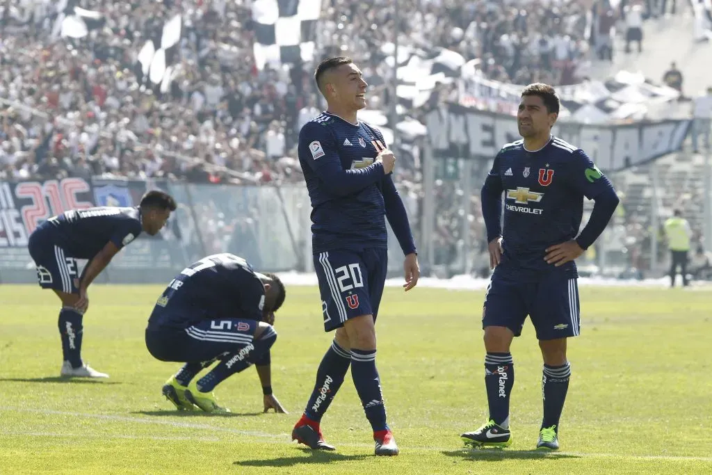 Echeverría enfrentando a Colo Colo en el Monumental. Foto: Ramon Monroy/Photosport