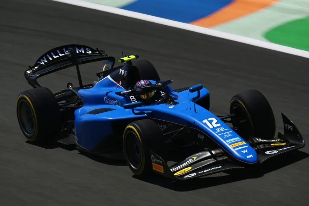 Franco Colapinto a bordo del Williams que pilota en la F2. Fue en el Gran Premio de Arabia Saudita. (Clive Mason/Getty Images).