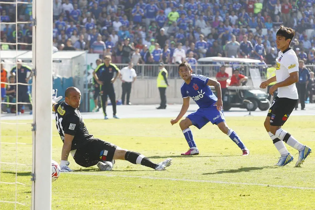 Charles Aránguiz quiere volver a la U en el mercado de pases. Foto: Felipe Zanca/Photosport