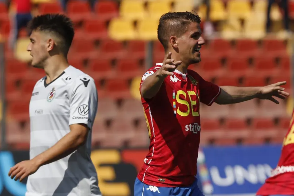 Ignacio Lemmo celebra un gol en Unión Española: convirtió cuatro en la temporada 2021. (Dragomir Yankovic/Photosport).