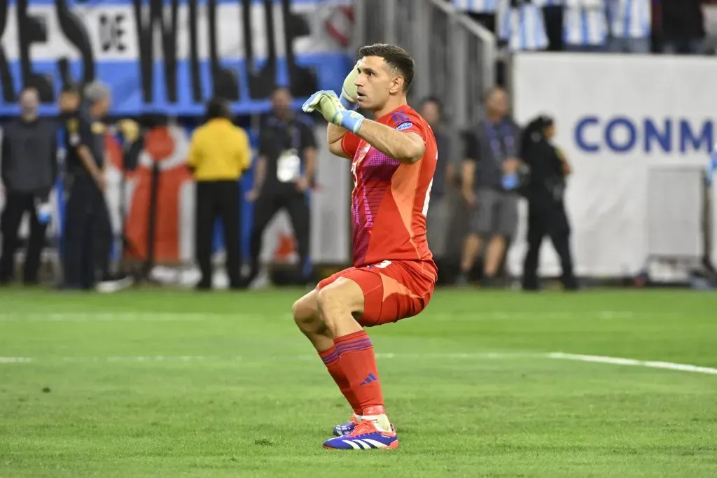 Emiliano Martínez tras atajar un penal a Ecuador en la Copa América 2024. (Logan Riely/Getty Images).