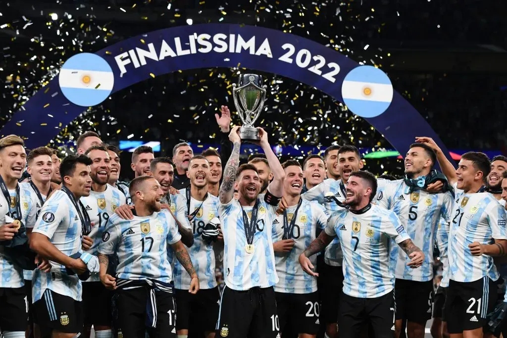 Argentina es con dos trofeos el máximo ganador en la corta historia de la Finalissima. ¿Podrá repetir este logro en el 2025? | Foto: Getty Images.