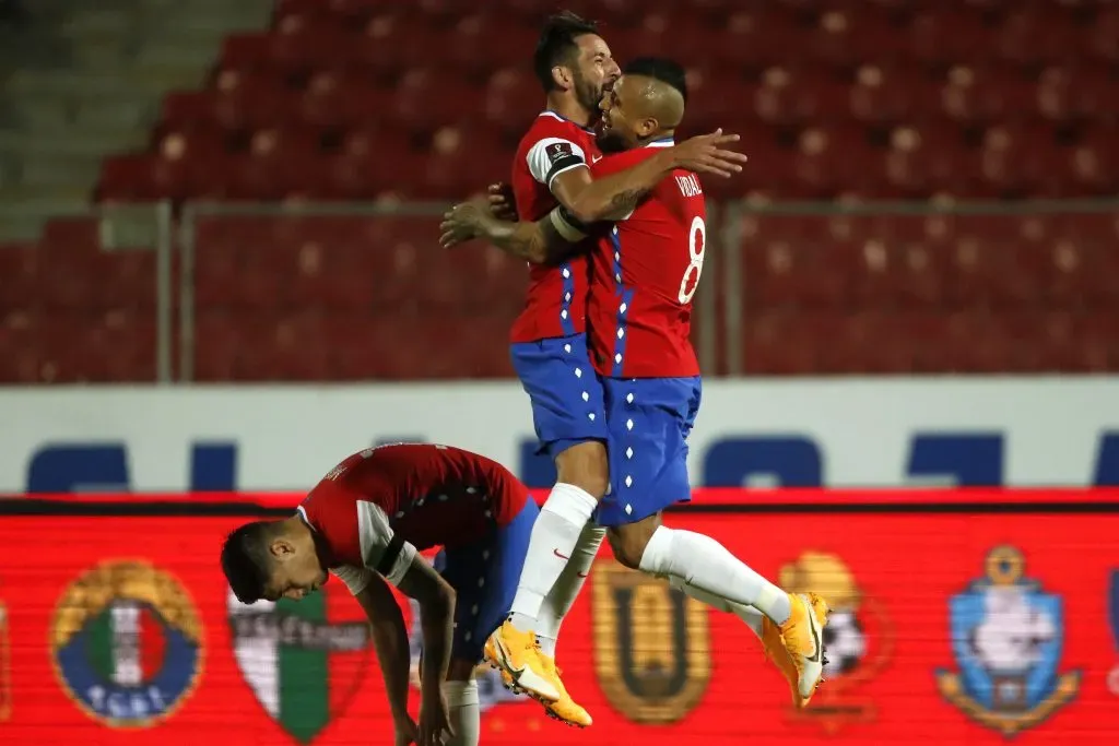 Vidal e Isla pueden juntarse en Colo Colo para jugar Copa Libertadores