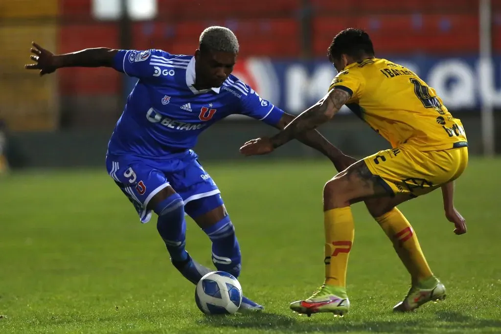 Álex Ibacache podría volver a Everton. (Javier Salvo/Photosport).