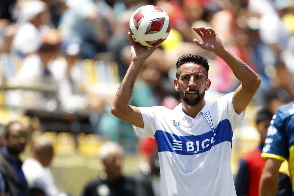 Pese a su cartel, Mauricio Isla no llenó las expectativas en Universidad Católica. ¿Cambiará esta historia en Colo Colo? | Foto: Photosport.