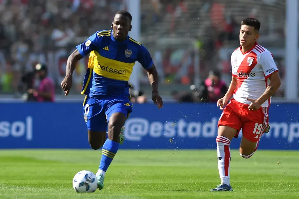 Actualmente son 28 los equipos que juega en la Primera División del fútbol argentino. | Foto: Getty Images.