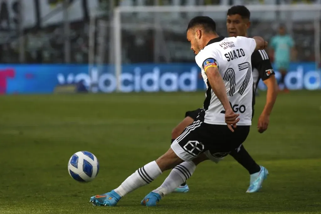 Gabriel Suazo con la jineta de capitán en Colo Colo. (Jonnathan Oyarzún | Photosport).