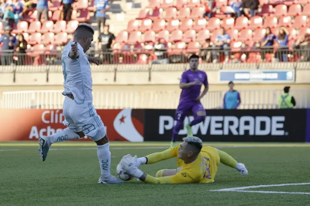 Cristóbal Campos en acción frente a Universidad de Chile en la Copa Chile 2024. (Raul Zamora/Photosport).