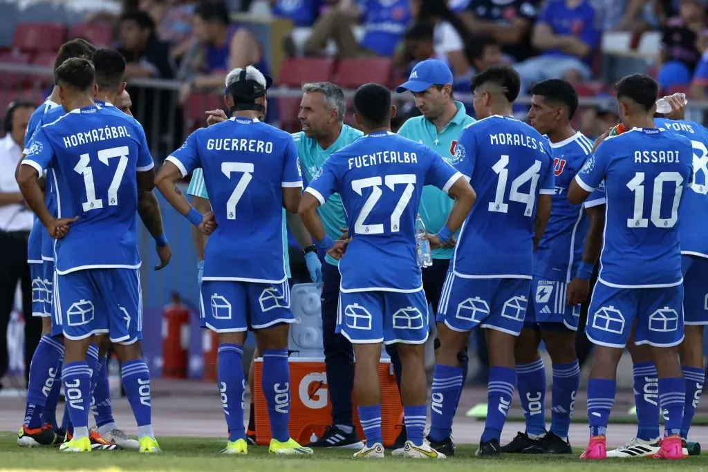 Gustavo Álvarez regresará a los carrileros que le dieron un gran rendimiento en la primera rueda. (Andres Pina/Photosport).