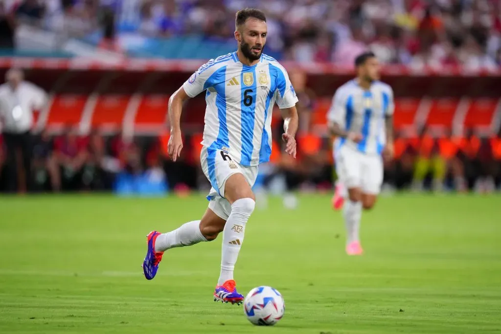Germán Pezzella jugando por Argentina en la Copa América. (Photo by Rich Storry/Getty Images)