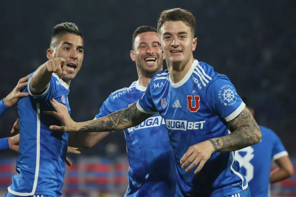 U de Chile celebra el gol de Franco Calderón. (Dragomir Yankovic/Photosport).