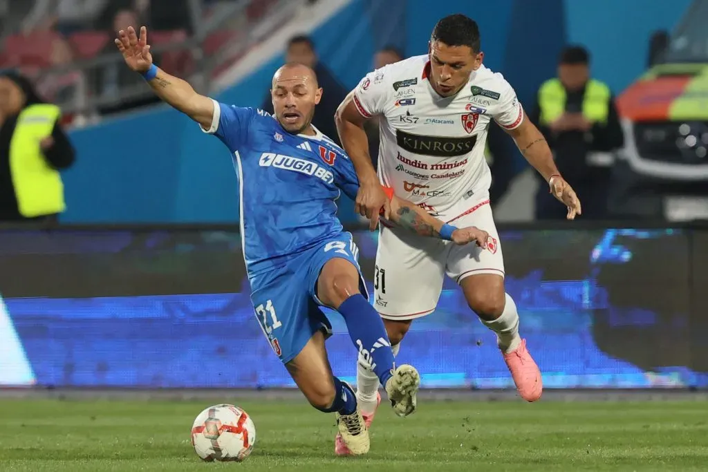 Marcelo Díaz se prepara para el Superclásico ante Colo Colo. Foto: Dragomir Yankovic/Photosport