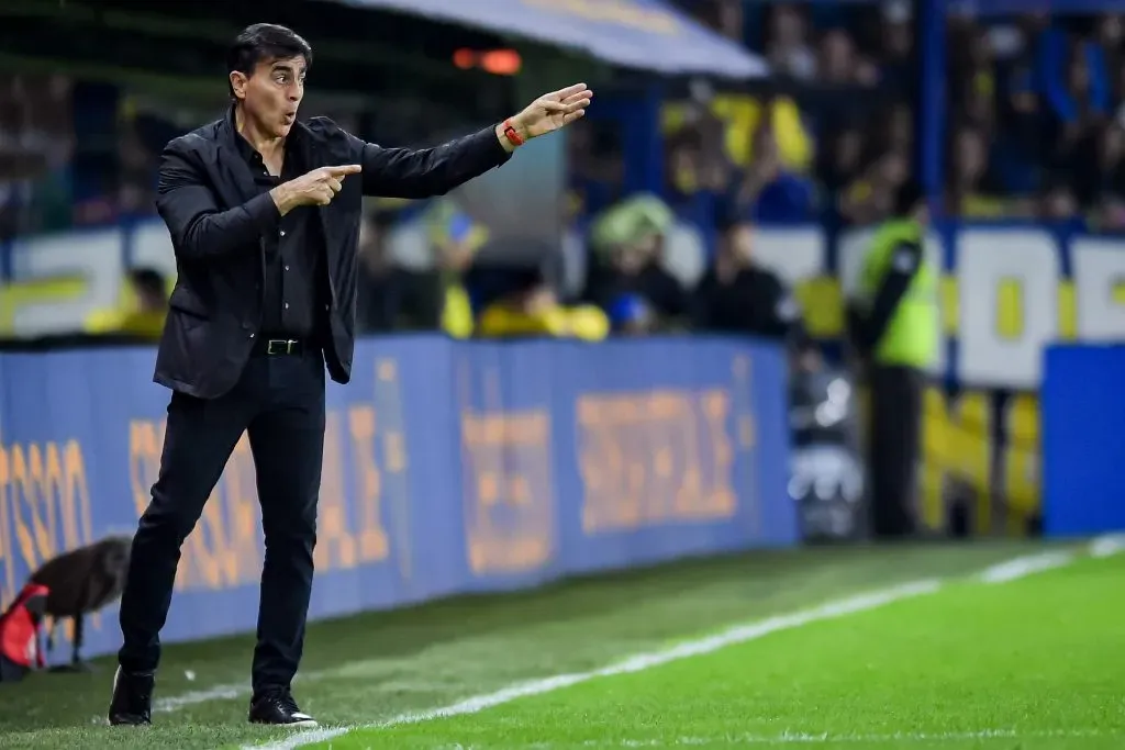 Gustavo Quinteros en La Bombonera. ¿Tendrá su opción ahí? (Marcelo Endelli/Getty Images).