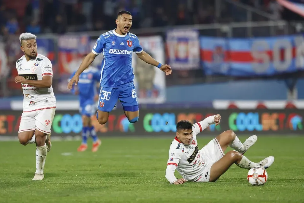 Palacios salió lesionado ante Copiapó. Foto: Pepe Alvujar/Photosport