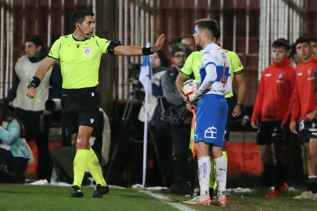 Guillermo Soto terminó con una herida en el duelo ante el Tino. (Dragomir Yankovic/Photosport).