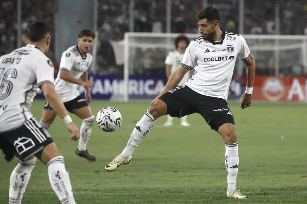 Jeyson Rojas no seguirá en Colo Colo por no tener espacio con Mauricio Isla. Foto: Photosport.