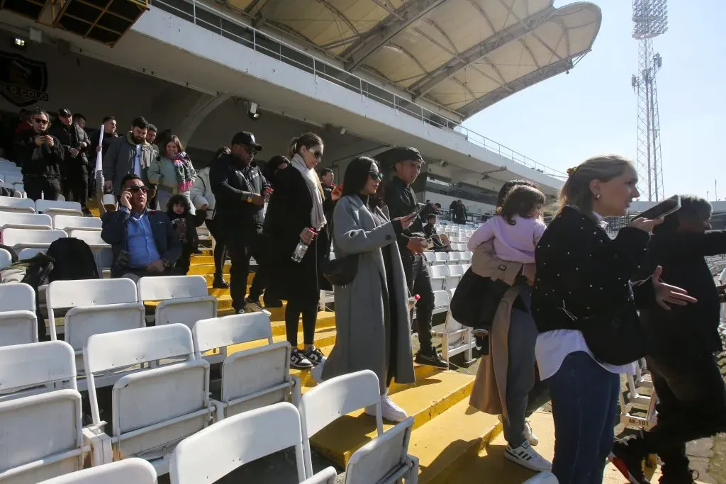 La familia de los jugadores de Colo Colo se hizo presente en el arengazo previo al Superclásico.