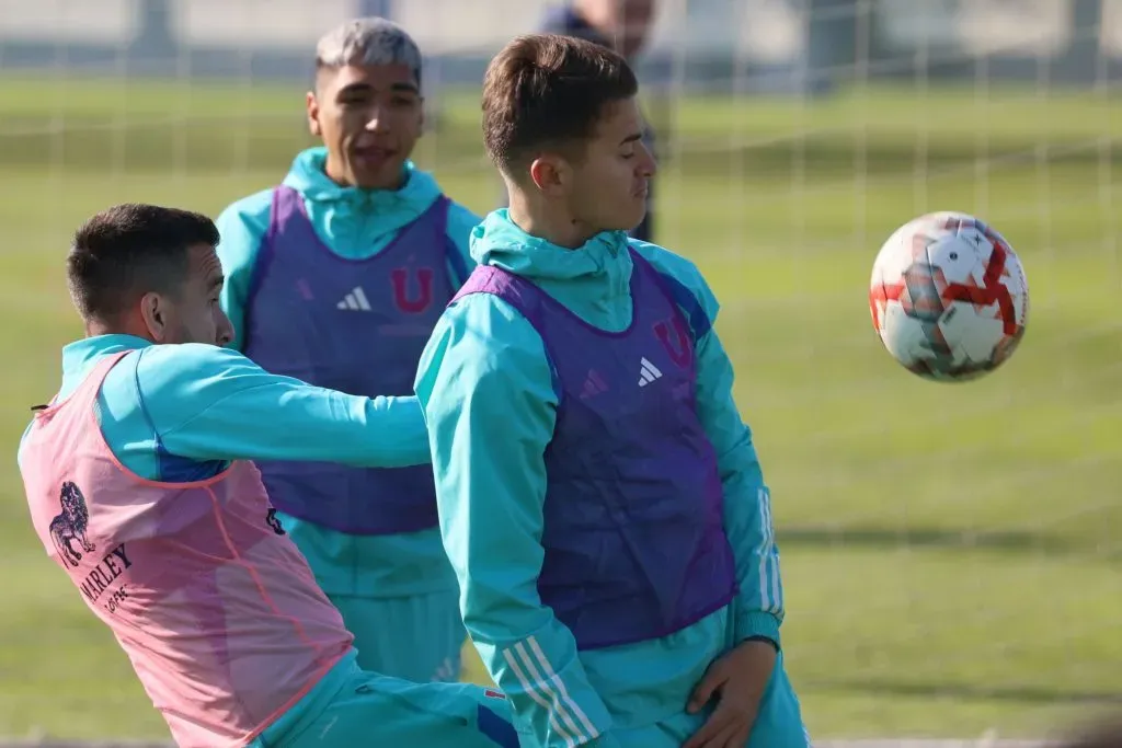 El uruguayo llega a potenciar con Zaldivia y Calderón en U de Chile. Foto: Dragomir Yankovic/Photosport