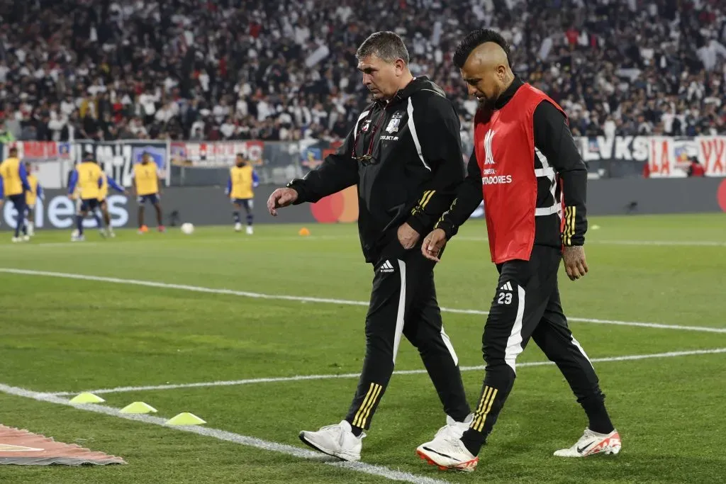 Arturo Vidal se resintió en el calentamiento y se bajó a última hora del partido de Colo Colo con Junior. Foto: Photosport.