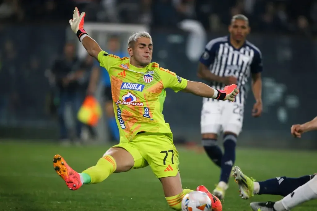 Santiago Mele ante Colo Colo. Foto: Jonnathan Oyarzun/Photosport