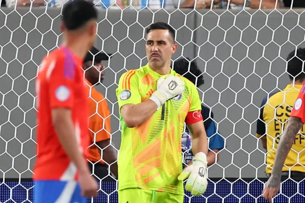 Claudio Bravo no estaría contemplado para la nómina de septiembre