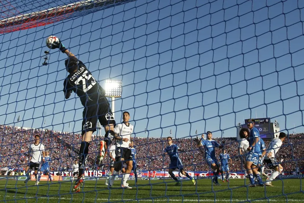 U de Chile salva, por ahora, la locaía en el Estadio Nacional. Foto: Felipe Zanca/Photosport
