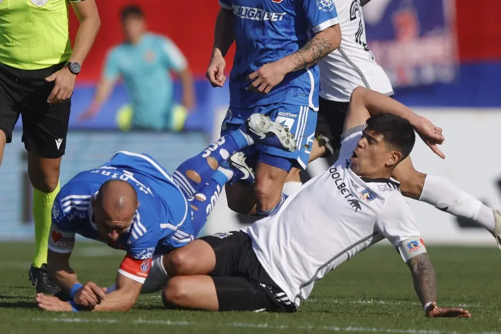 Colo Colo busca bajar a la U de la pelea por el título. Foto: Felipe Zanca/Photosport
