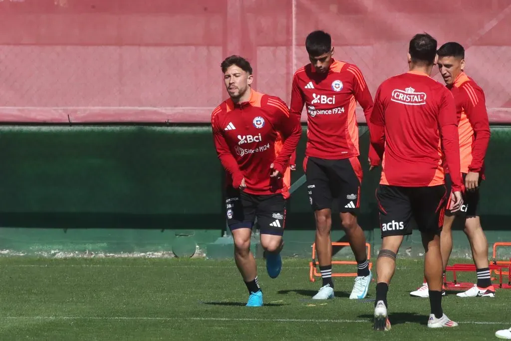 Felipe Loyola entra y Carlos Palacios sale: se repite el equipo de la última práctica de la Roja | Photosport