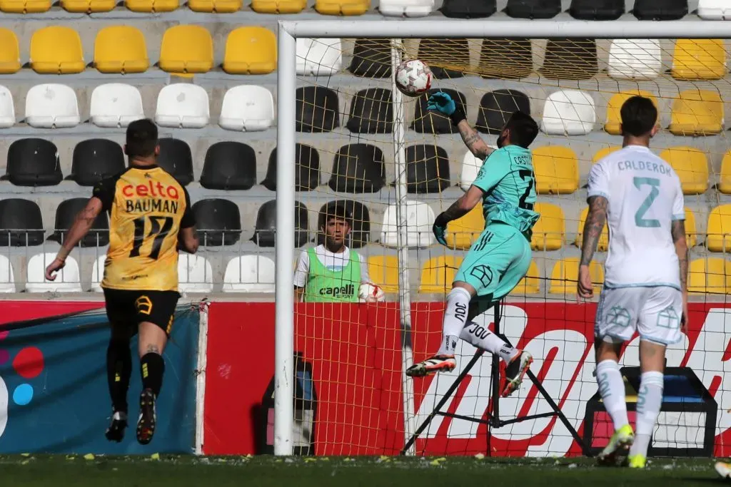 El tapadón de Gabriel Castellón en U de Chile. Foto: Jonnathan Oyarzun/Photosport