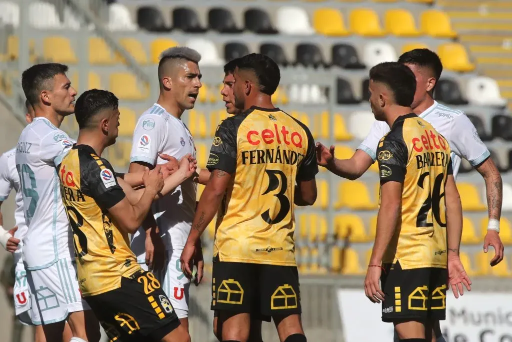 Desde Coquimbo Unido volvieron a pegarle a la U por la polémica falta de Charles Aránguiz. Foto: Photosport.