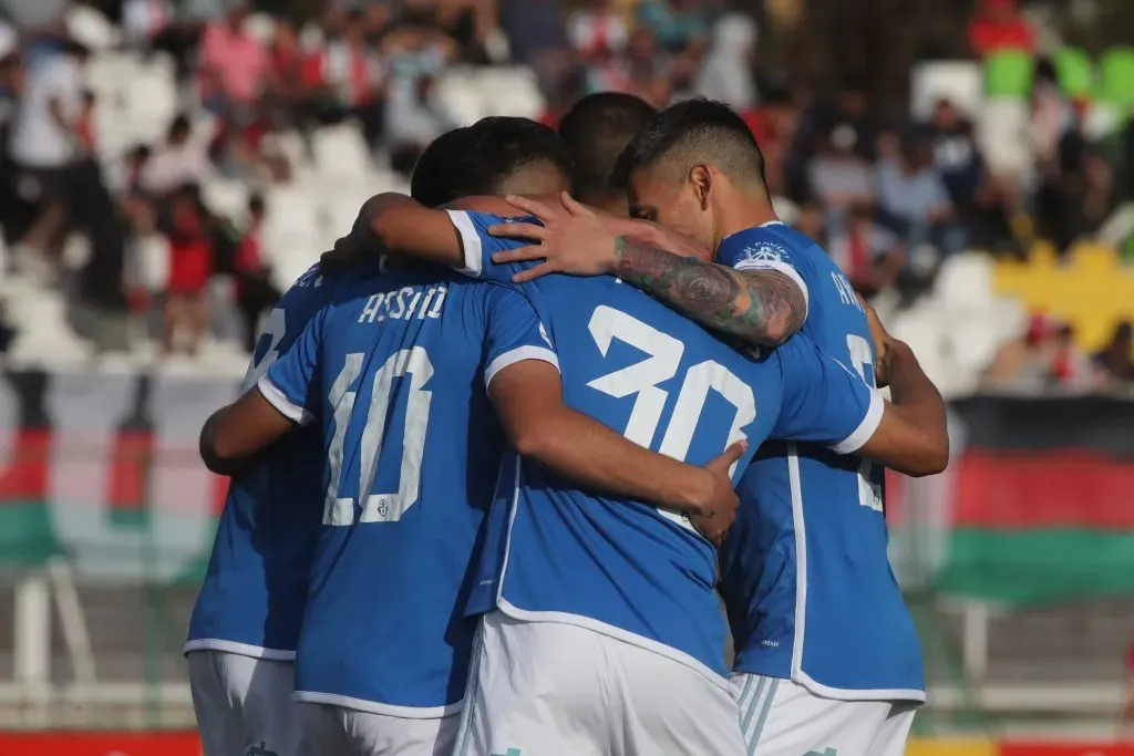 La U celebra la goleada en La Cisterna ante Palestino en Copa Chile