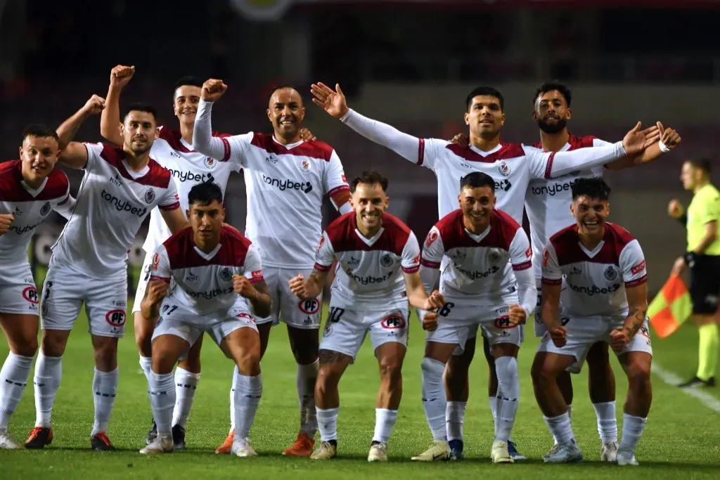 Deportes La Serena está lista para la foto en la Primera B. Foto: Alejandro Pizarro Ubilla/Photosport