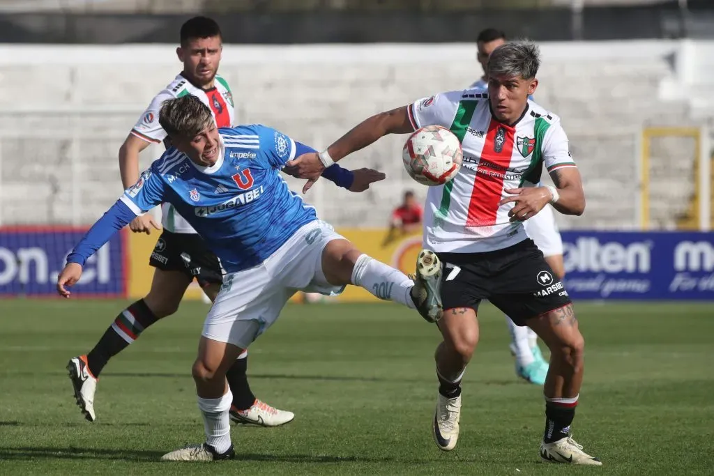 Marcelo Morales fue titular en la ida de la U y Palestino por Copa Chile, pero ahora será baja en los dos duelos que vienen esta semana. Foto: Photosport.