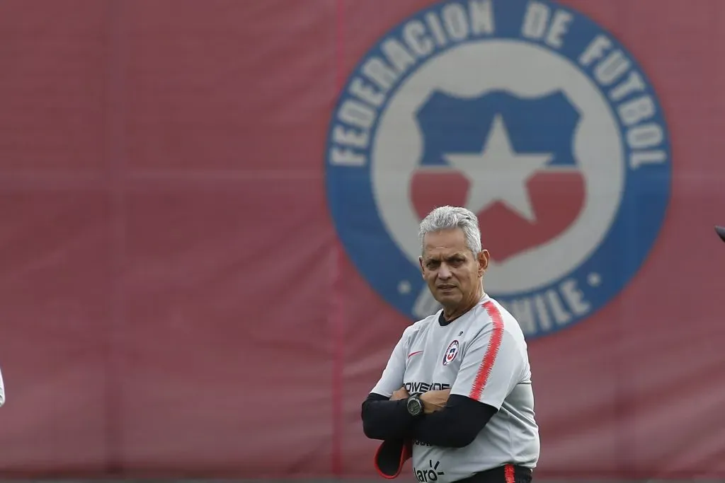 Lamentablemente el proceso de Reinaldo Rueda en Chile no fue de lo mejor. ¿Podrá superarlo Ricardo Gareca? | Foto: Photosport.